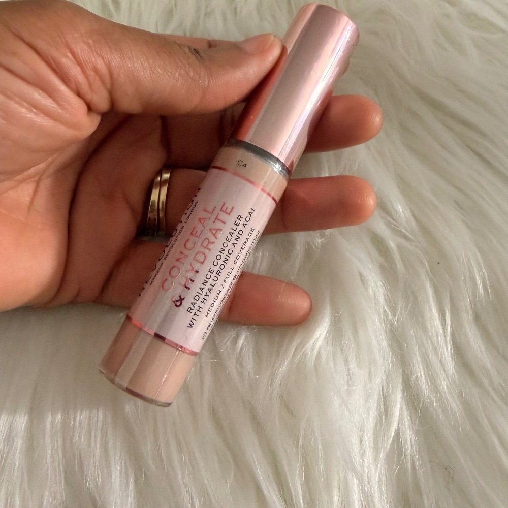 Makeup Revolution Conceal & Hydrate Concealer C4 0.45oz New Radiant HYALURONIC